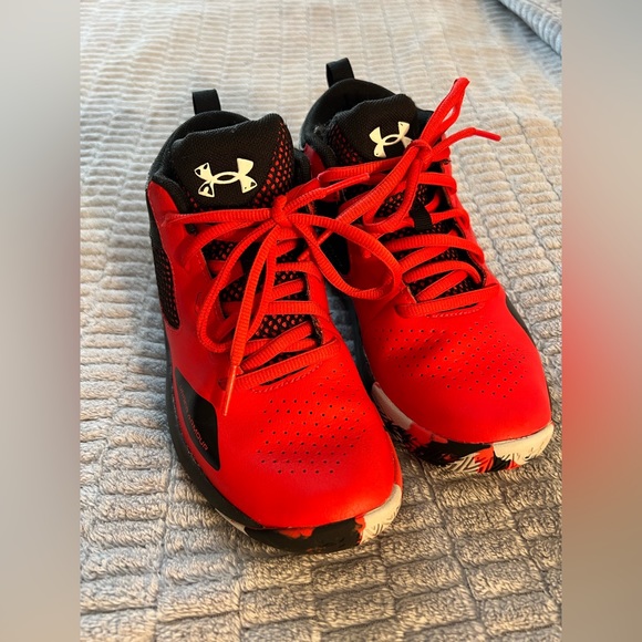 Under Armour shoes boys - Picture 1 of 8